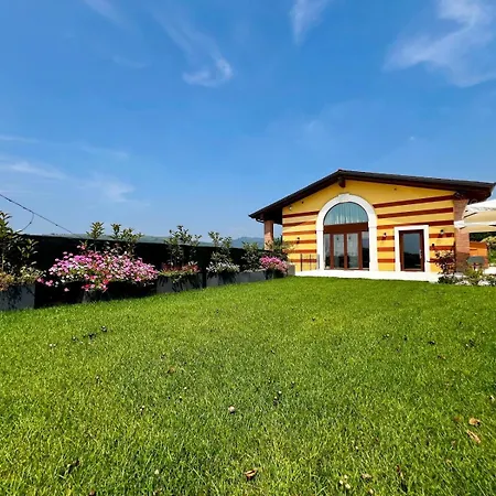 Bioagriturismo Falezze Di Luca Anselmi Farm stay Lione